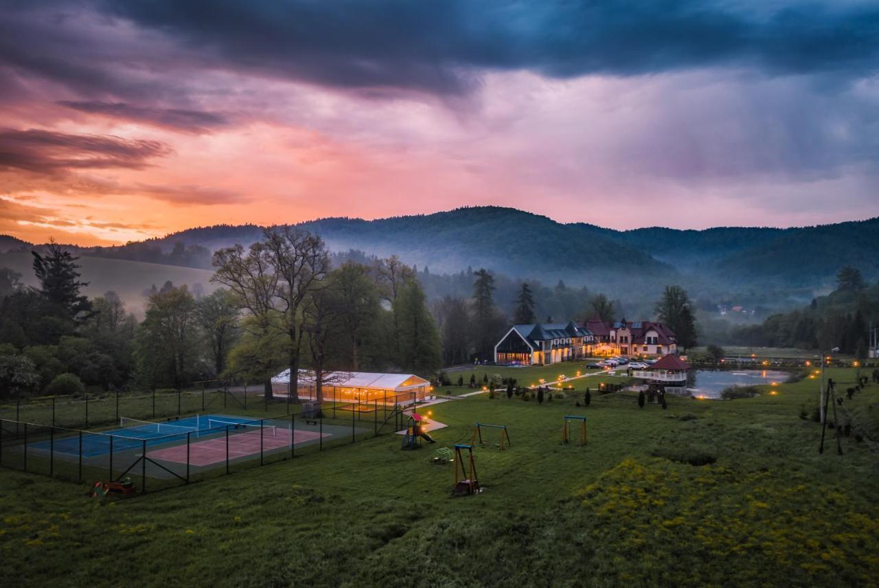 Carynska Resort & Spa Lutowiska Eksteriør bilde