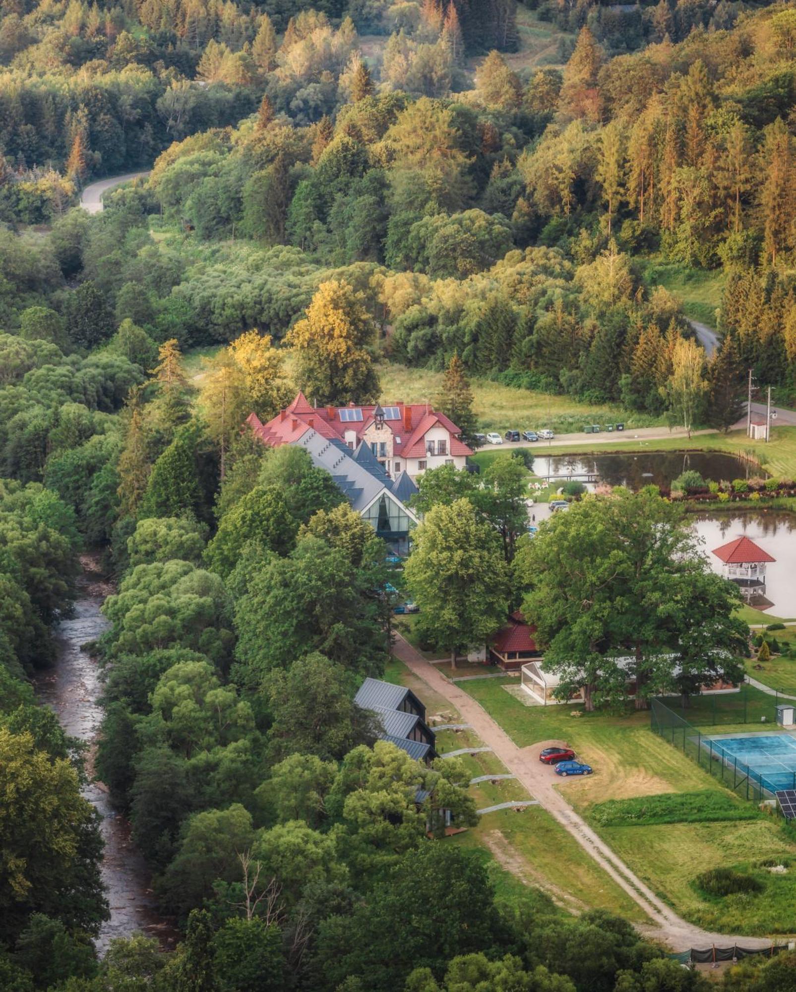 Carynska Resort & Spa Lutowiska Eksteriør bilde