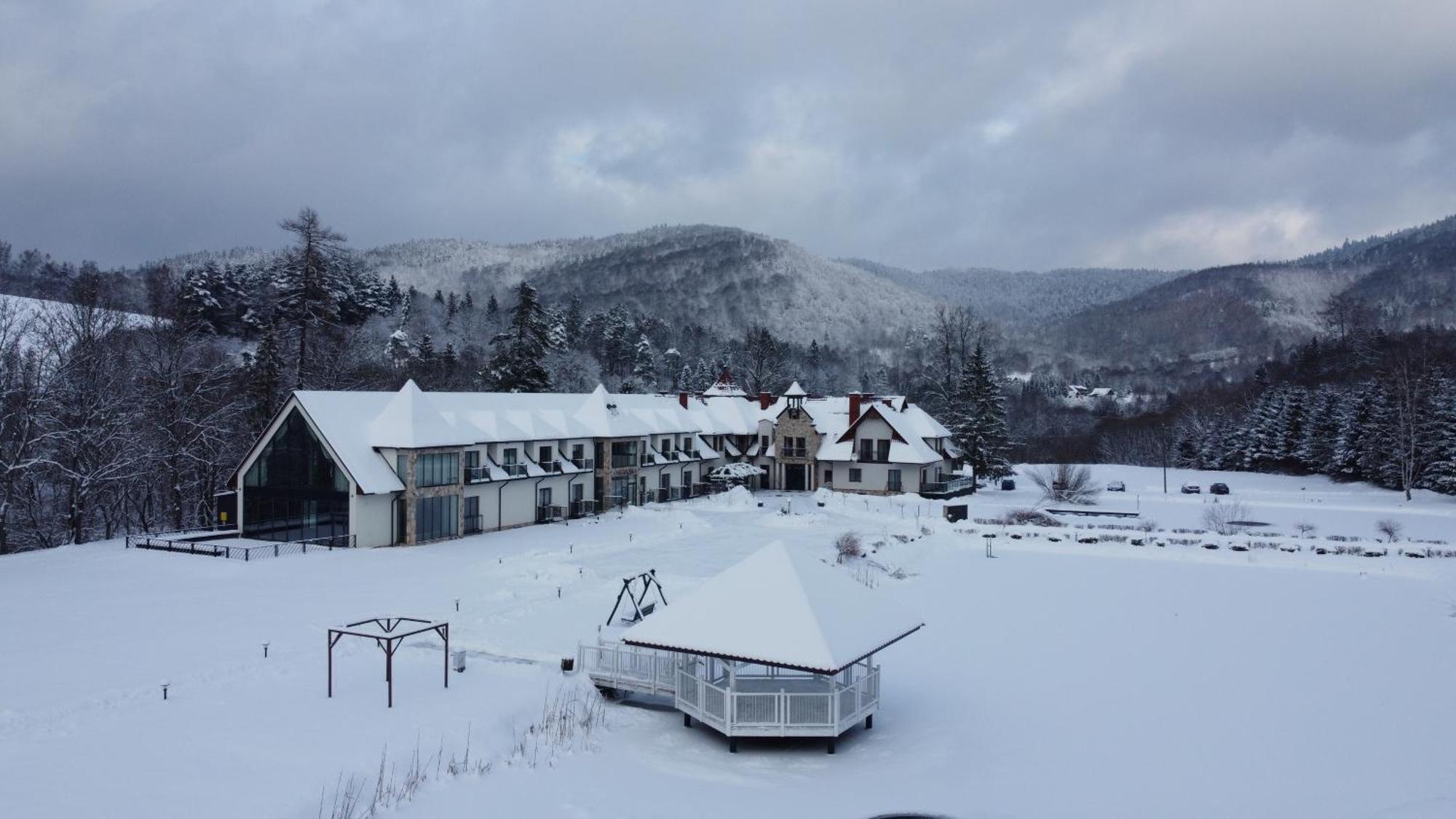 Carynska Resort & Spa Lutowiska Eksteriør bilde